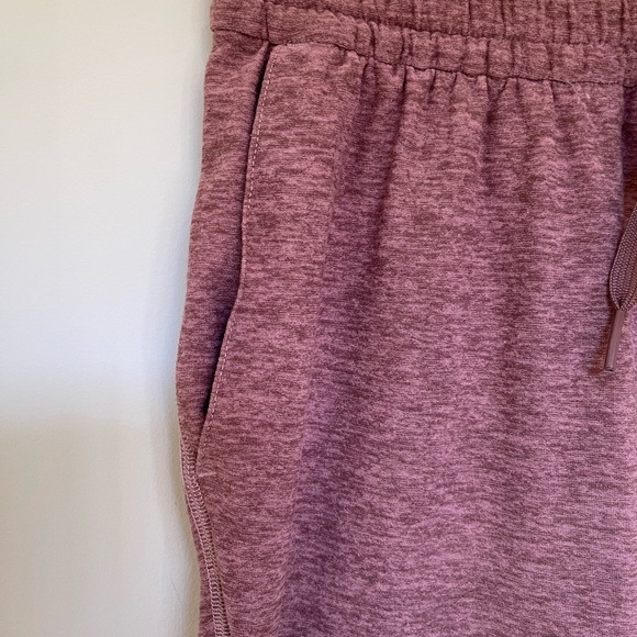 mid-rise, flattering sweatpants made in very light fabric with pockets - Picture 3 of 6